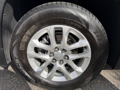 Used 2023 Chevrolet Traverse LS image 30