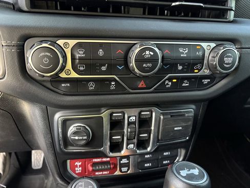 Used 2024 Jeep Wrangler Unlimited Rubicon image 16