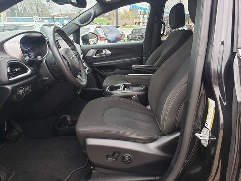 Used 2022 Chrysler Pacifica Touring AWD/4WD image 10