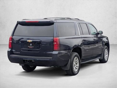 Used 2020 Chevrolet Suburban LT w/ Luxury Package image 5
