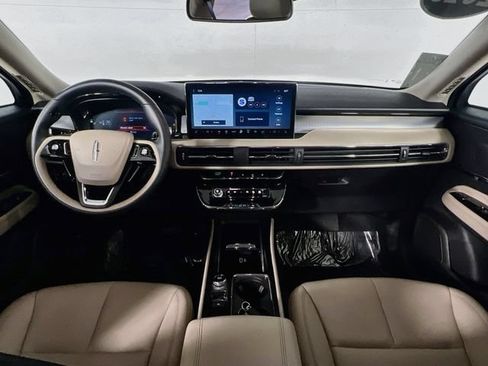 Used 2025 Lincoln Corsair FWD image 28