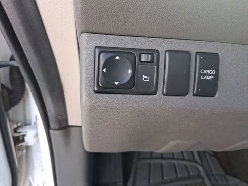 Used 2005 Nissan Frontier LE w/ (X01) Leather Pkg AWD/4WD image 13