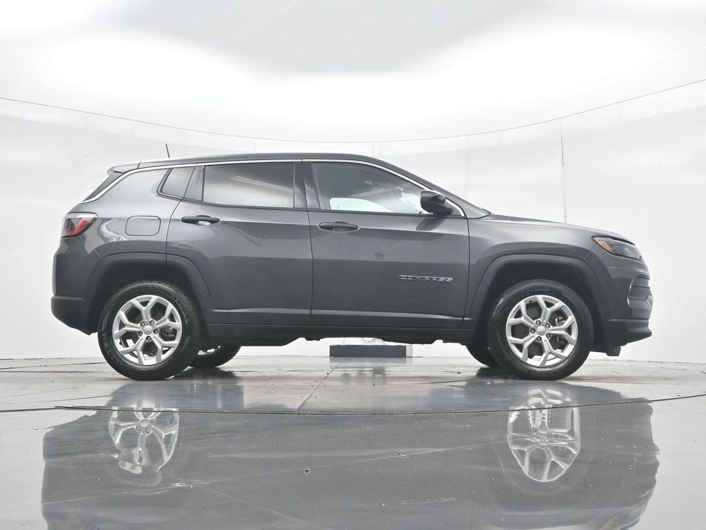 Used 2024 Jeep Compass Sport AWD/4WD image 42