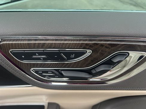 Used 2020 Lincoln Continental Reserve image 16