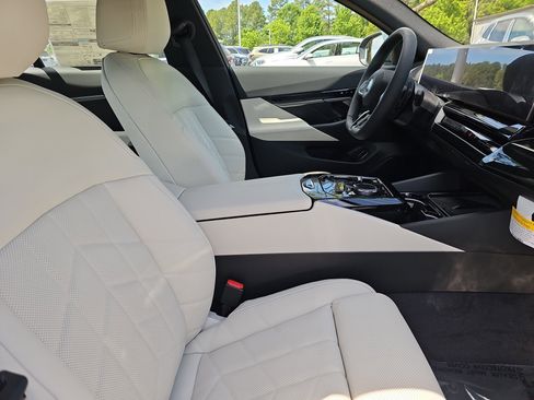New 2026 BMW 530i xDrive w/ M Sport Package AWD/4WD image 10