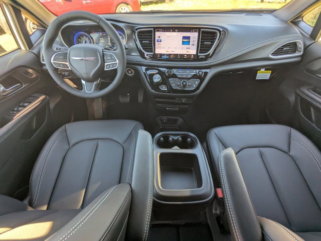 New 2026 Chrysler Pacifica Select FWD image 17