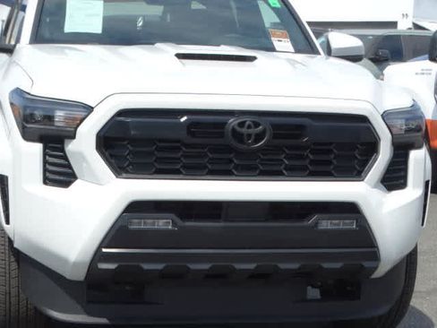 Used 2025 Toyota Tacoma TRD Sport AWD/4WD image 4