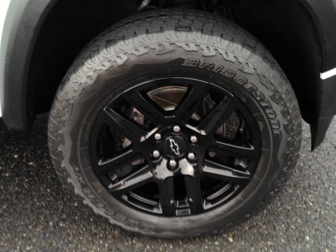 Used 2023 Chevrolet Colorado Trail Boss w/ Technology Package AWD/4WD image 30