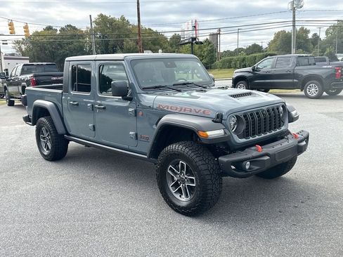 Used 2024 Jeep Gladiator Mojave w/ Technology Group image 2