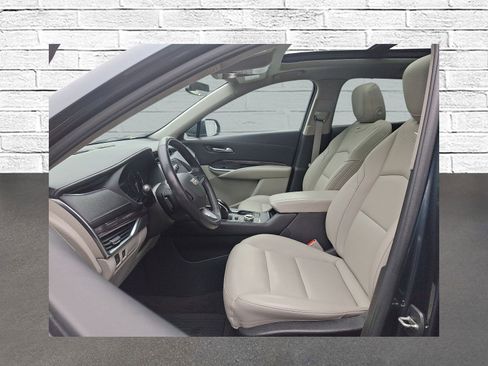 Used 2021 Cadillac XT4 Luxury w/ Cold Weather Package image 9