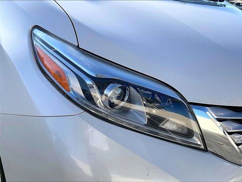 Used 2016 Toyota Sienna Limited FWD image 30