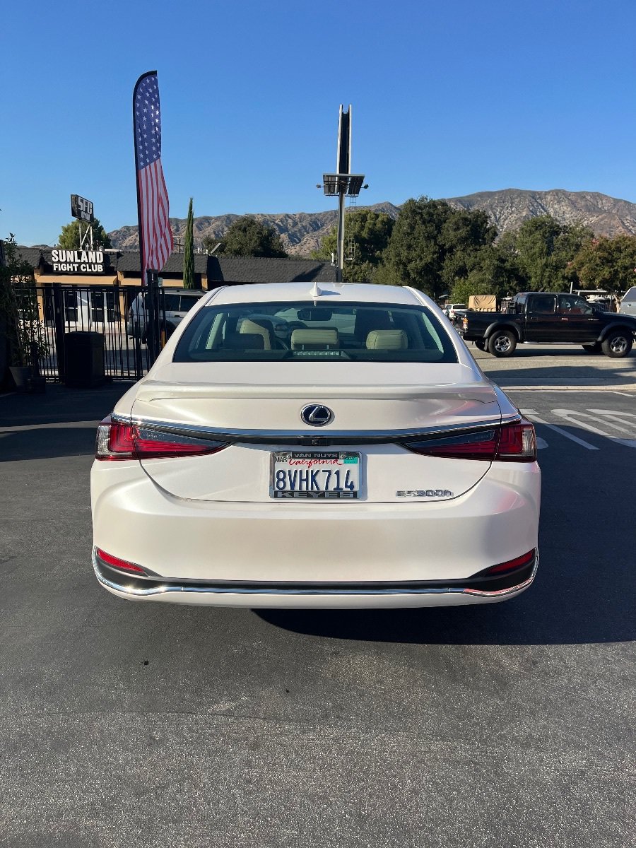 Used 2021 Lexus ES 300h w/ Accessory Package FWD image 5