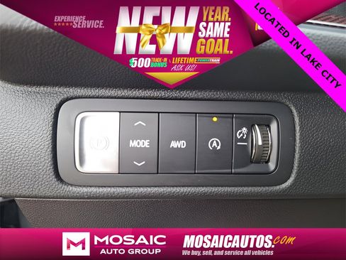 Used 2025 Chevrolet Traverse Z71 image 33