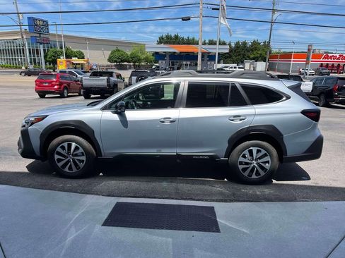 Used 2025 Subaru Outback Premium AWD/4WD image 6