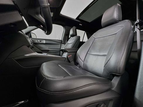 Used 2020 Ford Explorer XLT w/ Equipment Group 202A image 19