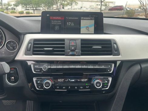 Used 2018 BMW 320i Sedan RWD image 10