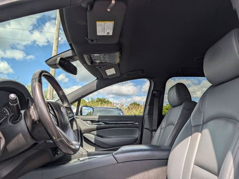 Used 2024 Buick Enclave Essence AWD/4WD image 10