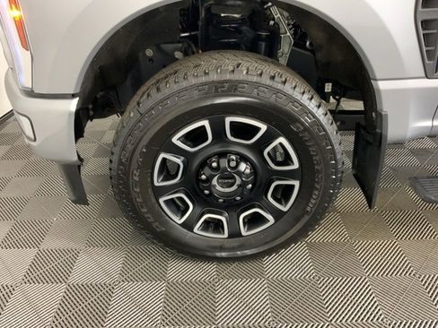 Used 2024 Ford F350 Platinum w/ FX4 Off-Road Package image 35