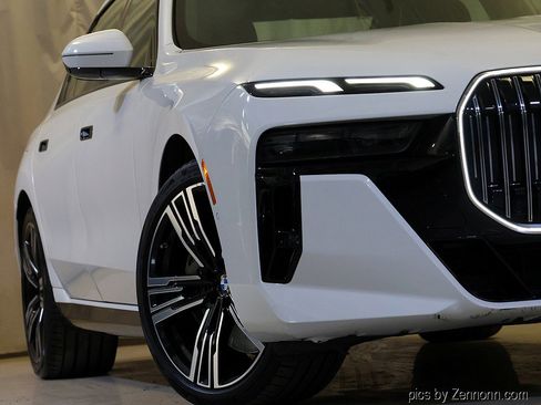 Certified 2023 BMW 760i xDrive image 4