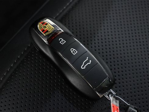 Used 2025 Porsche Macan image 34