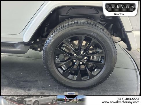 Used 2022 Jeep Wrangler Unlimited Sahara AWD/4WD image 9