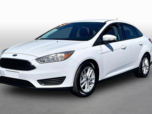 Used 2017 Ford Focus SE image 1