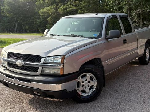 Used 2004 Chevrolet Silverado 1500 LT w/ Light Duty Power Package RWD image 2