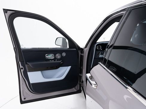 Certified 2025 Rolls-Royce Cullinan AWD/4WD image 11