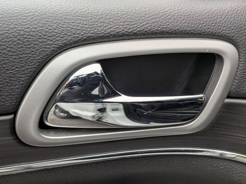 Certified 2022 Jeep Grand Cherokee Limited image 12