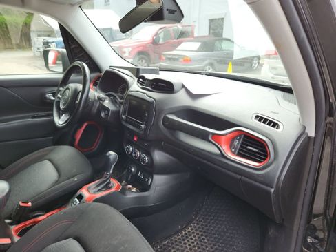 Used 2017 Jeep Renegade Trailhawk image 17