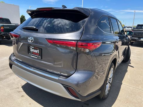 Certified 2021 Toyota Highlander Platinum AWD/4WD image 6