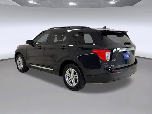 Certified 2022 Ford Explorer XLT RWD image 3