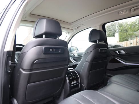 Used 2020 BMW X7 xDrive40i w/ Parking Assistance Package AWD/4WD image 17