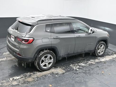 Used 2024 Jeep Compass Latitude image 40