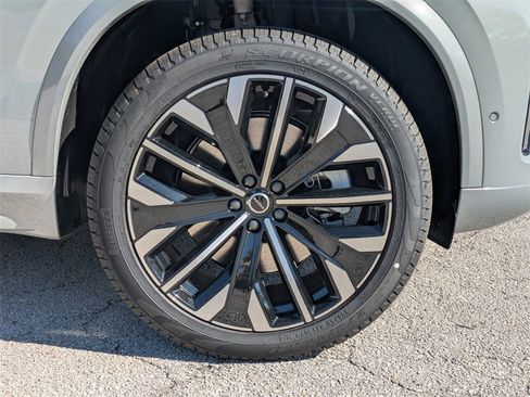 New 2026 Volvo XC90 T8 Plus image 11