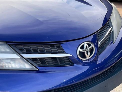 Used 2015 Toyota RAV4 LE image 28