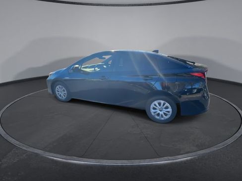 Used 2021 Toyota Prius LE image 8