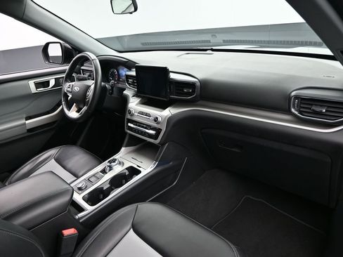 Used 2022 Ford Explorer XLT w/ Equipment Group 202A image 31