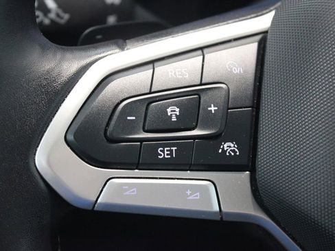 Used 2025 Volkswagen Atlas SE FWD image 21