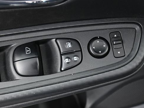 Used 2025 Nissan Versa SV FWD image 22