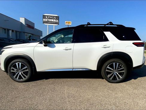 New 2025 Nissan Pathfinder Platinum w/ Cargo Package image 23