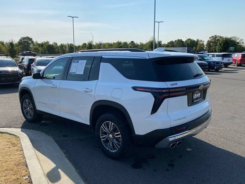 Used 2024 Chevrolet Traverse LT FWD image 5