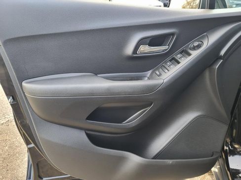 Used 2020 Chevrolet Trax LS w/ Tint and Cruise Package image 11