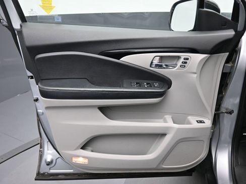 Used 2016 Honda Pilot Elite image 9