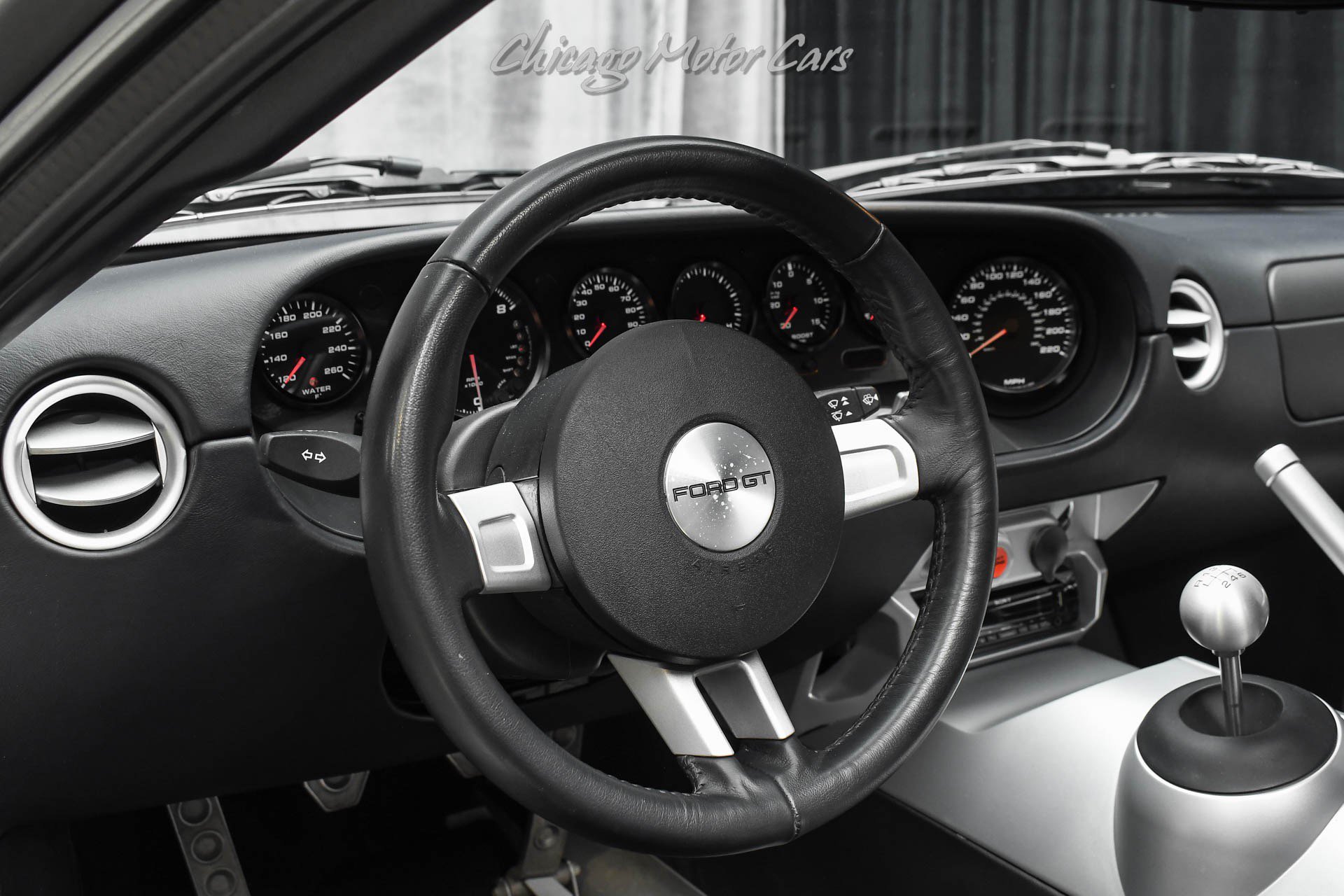 Used 2006 Ford GT RWD image 9