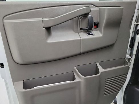 Used 2017 GMC Savana 2500 RWD image 15