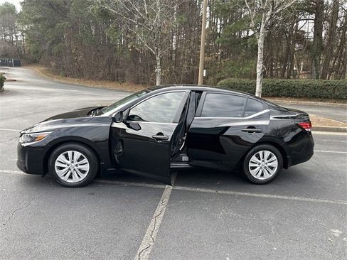 Used 2024 Nissan Sentra S image 9