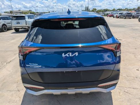 Certified 2023 Kia Sportage EX FWD image 8