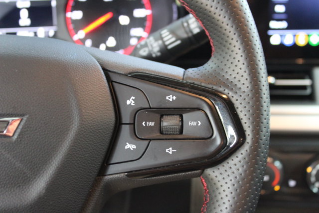 Used 2024 Chevrolet Trax RS w/ Driver Confidence Package FWD image 17