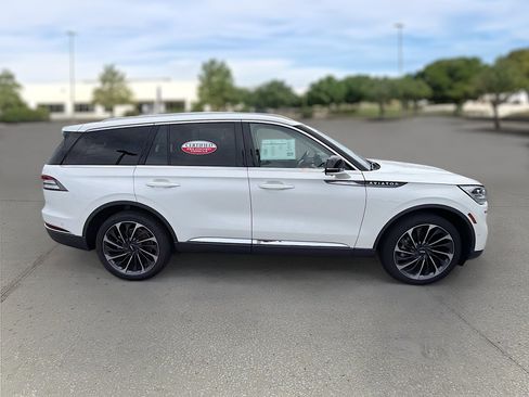 Certified 2020 Lincoln Aviator Reserve w/ Equipment Group 202A AWD/4WD image 8